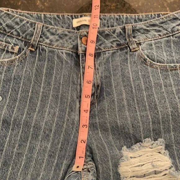 Urban Bliss Sz 12 Pinstriped Cuff Jeans Like New! - Picture 10 of 10